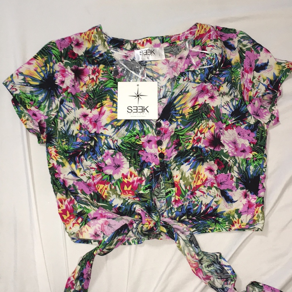 Never worn with tags floral Hawaiian crop top S